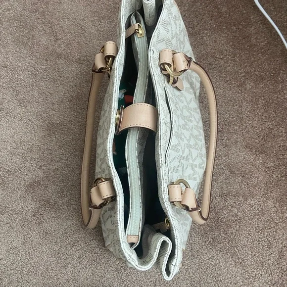 Michael Kors jet set purse - Picture 7 of 10